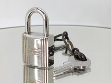 Ensemble cadenas et clé et