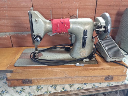 Machine coudre hurtu - machine, a