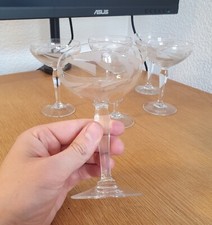 Suite de 6 coupes à champagne
