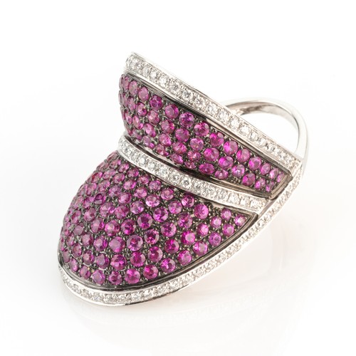 Ladies ring with - ladies', gold)