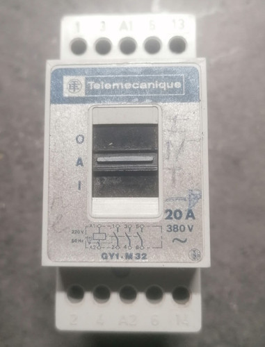 Contacteur jour nuit triphasé