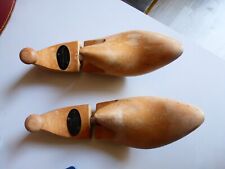 ancienne paire de forme a chaussures en bois embauchoir au soulier d'or LILLE