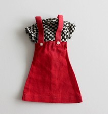 Robe rouge et damier  poupée