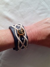 Bracelet en tissu skaï bleu marine brodé -fait main -fabrication en france