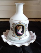 Soucoupe et carafe avec