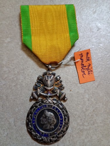 Médaille militaire insigne - médaille,