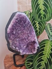 Géode d'améthyste sur socle