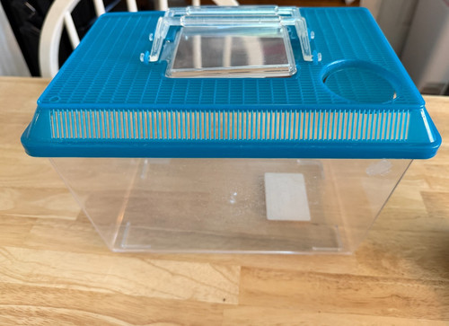 Used terrarium habitat small - used,