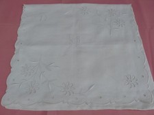 Pochette à lingerie en lin broderie marguerites monogramme linge ancien