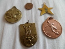 Lot de 4 médailles FOOTBALL sport 