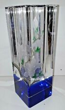 Vase en verre taillé décor floral année 70 / haut 25.5 larg 8.5 prof 8.5 cm 