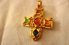 Superbe croix signées Guy