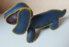 rare chien en moleskine bleu