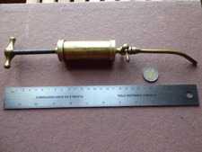 petite pompe a graisse ancienne
