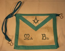 Franc-maçonnerie, tablier cuir sur le devant, tête de mort sur le revers