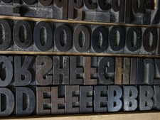 Ancienne matrice d'imprimerie / tiroir avec lettres d'imprimerie / typographie