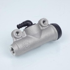 Maître cylindre frein