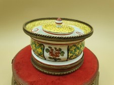 Porcelaine de Paris Encrier de Sèvres L 11 cm  H 6,5 cm Bordure  bronze Bon état