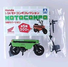 Figurine de vélo verte