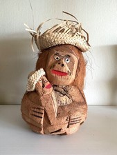 Singes tirelire sculptés main dans noix de coco