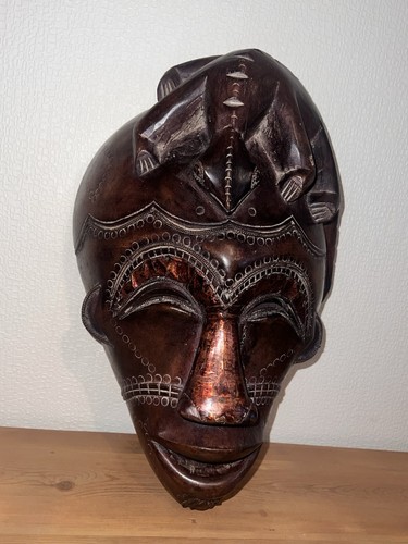 Masque africain sculpté - , en