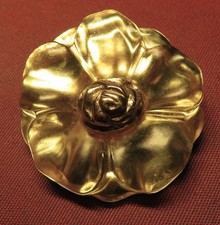BROCHE - PENDENTIF signée KENZO Paris GARDENIA résine métal doré VINTAGE AN.60