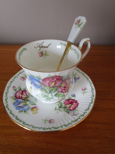Tasse avec sous - , et