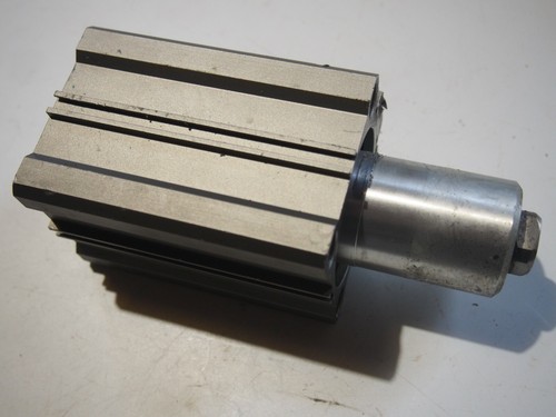 Vérin pneumatique rotatif smc - vérin,
