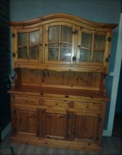 Buffet vaiseelier en pin massif tres bon état en 2 parties