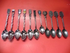 Lot de 11 petites cuillères blason de ville et divers