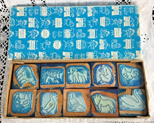 Fernand Nathan, coffret de 10 tampons, support bois dans sa boîte d’origine.