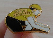 PIN'S VELO CYCLISME TOUR DE FRANCE MAILLOT JAUNE CREDIT LYONNAIS ARTHUS BERTAND