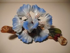 Sculpture biscuit porcelaine italienne fleur Nuova Capodimonte ceramique Italie