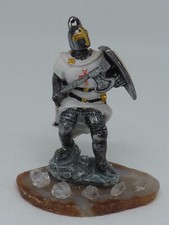 PETITS SOLDATS FIGURINE EN PLATRE ET PIERRE TEMPLIER MEDIEVAL