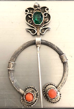 Fibule en argent massif corail