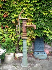 Pompe à bras en fonte ancienne de hauteur : 140 cm en état de marche