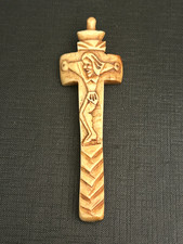 Superbe croix pendentif ancienne en os bovin