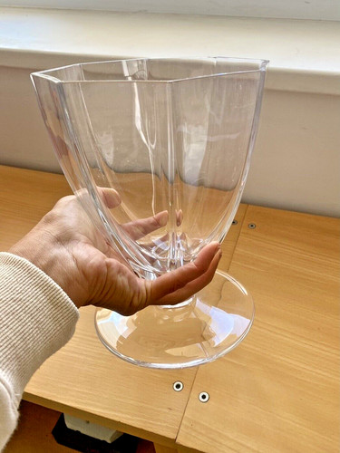 Vase coupe sur - , pied