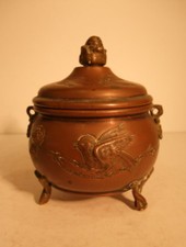 Petit pot en cuivre à décor