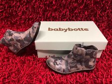 Chaussures Enfants Babybotte Taille FR 31 Couleur Gris neuf !!
