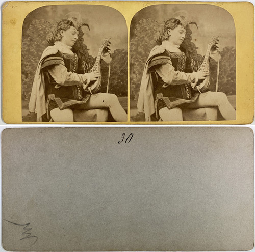 Jeune homme lute - la, en