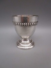 Coquetier ancien en métal