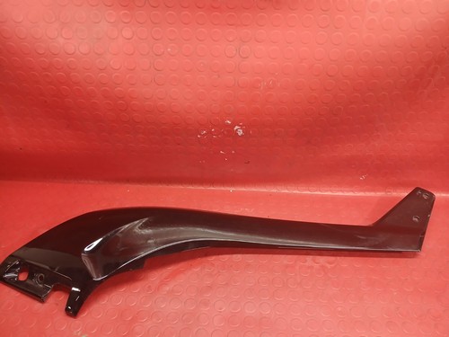 Carénage latéral droit selle - latéral,