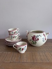 Tasses Et Dessous De Tasses /