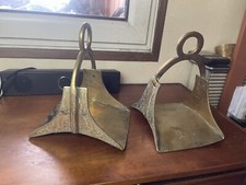 Paire D’etriers D’apparat Maroc Fin XIXeme En Bronze Décors Ciselé 