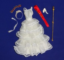 Barbie Superstar tenue de Reine/Miss avec accessoires couronne sceptre