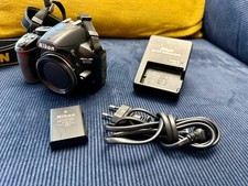 Nikon D3100 en Parfait État avec batterie et chargeur