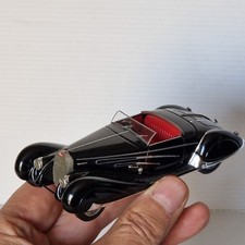 BUGATTI   1/43 résine super détalée : Miniatures Du Château   je pense