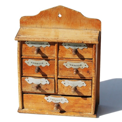 Ancien petit meuble - , /