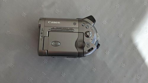 Canon dvd camcorder - ntsc, dc20